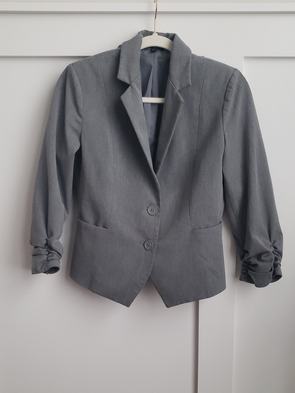 Express Gray Cropped Women's Blazer with Ruched Sleeves
